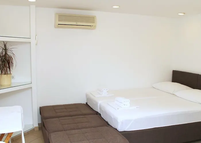 Casa de hóspedes Mito And Trogir